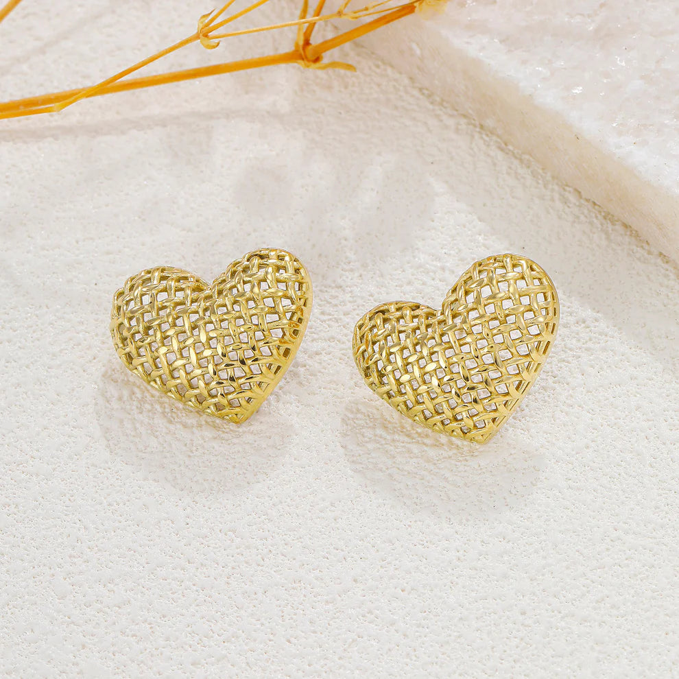 Boucles d'oreilles dorées clous cœur cadrié