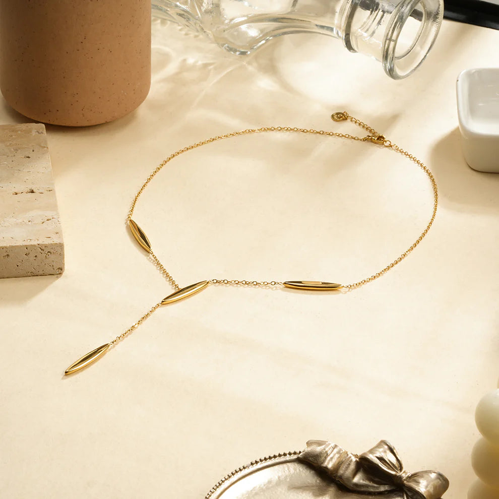 Collier en Y Chaîne Dorée Avec Qautre Gouttes Allongées
