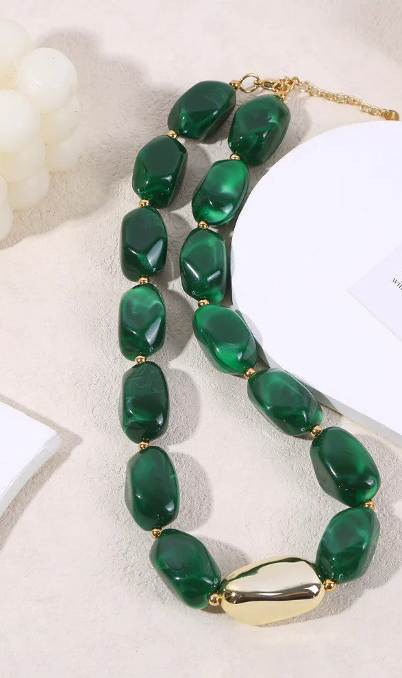 Collier doré résine verte marbrée formes arrondies Acier Inoxydable