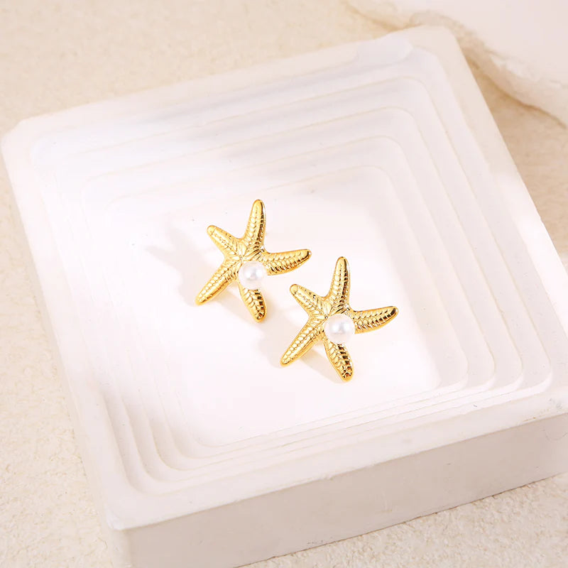 Boucles d'oreilles dorées étoile de mer avec perle