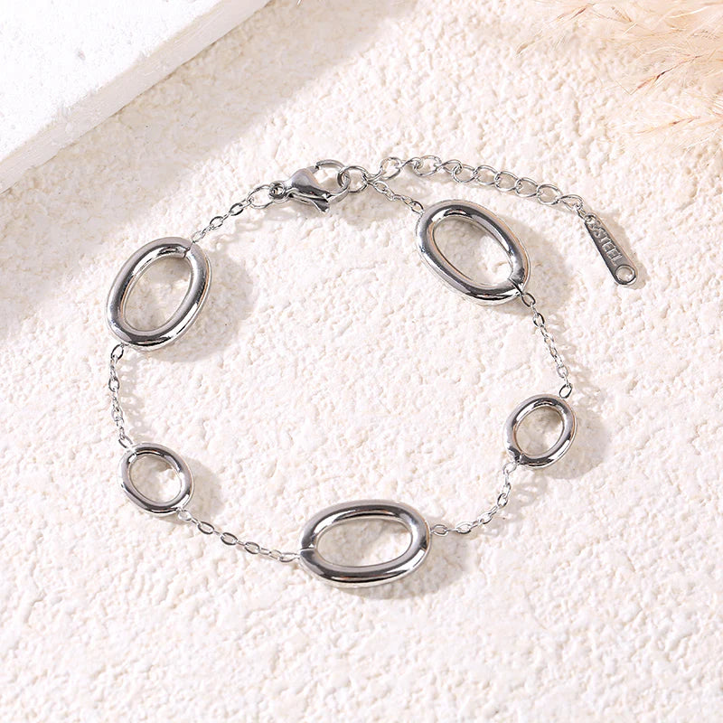 Bracelet chaîne argentée avec 5 anneaux