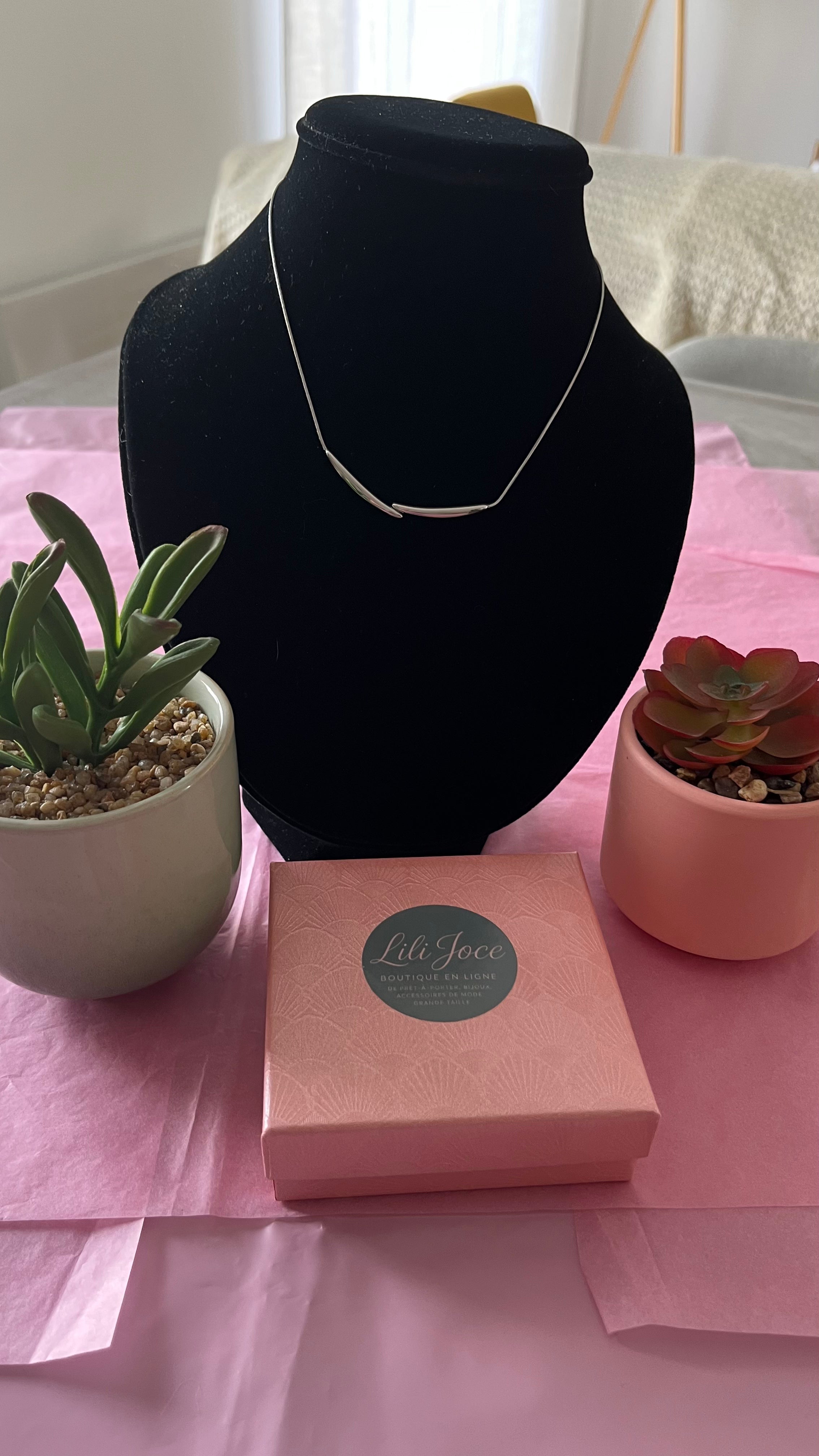 Collier Argenté Courbes Ondulées Avec Effet Duo