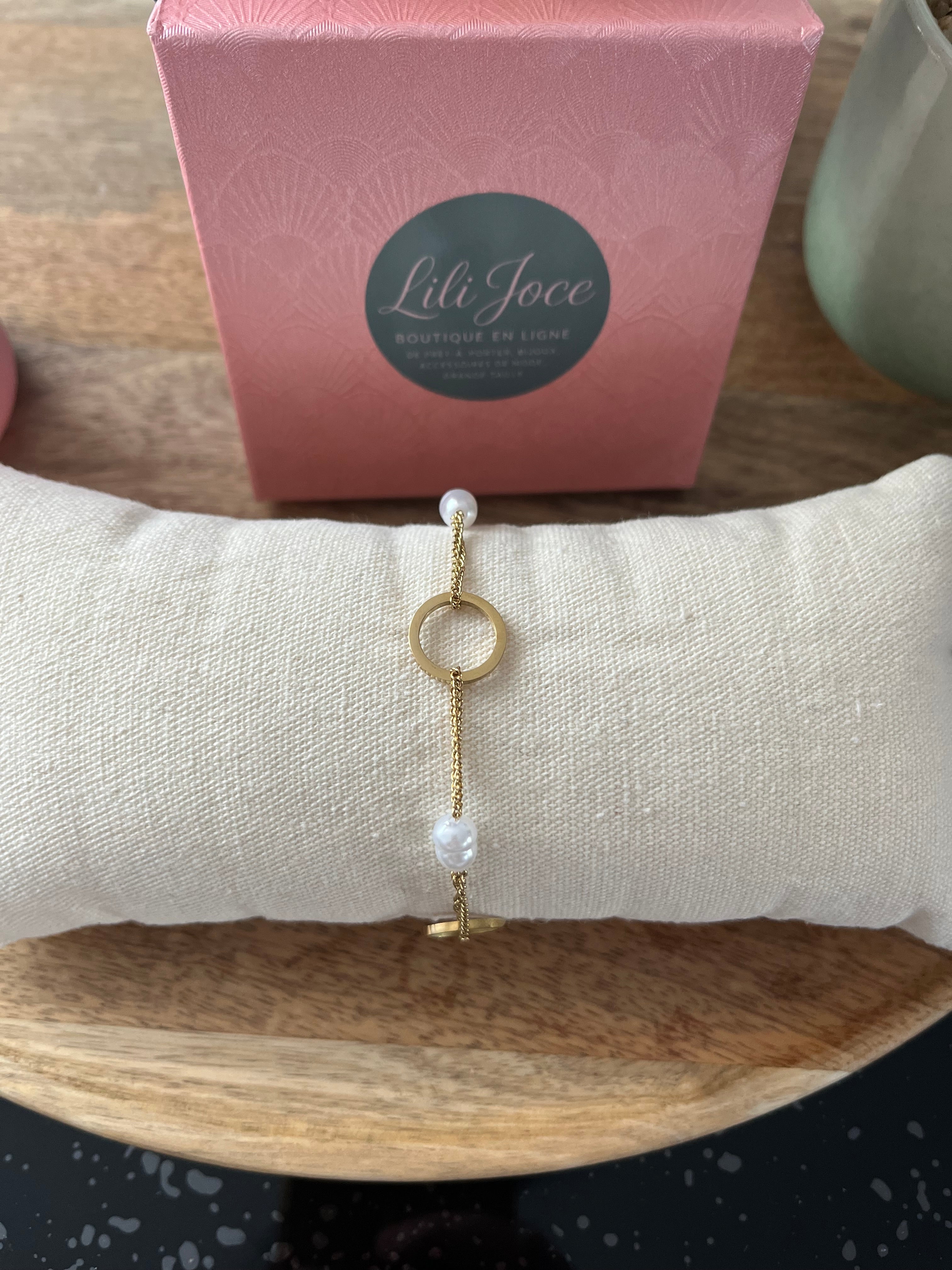 Bracelet Double Chaîne Dorée à Anneaux Ronds et Perles Blanches