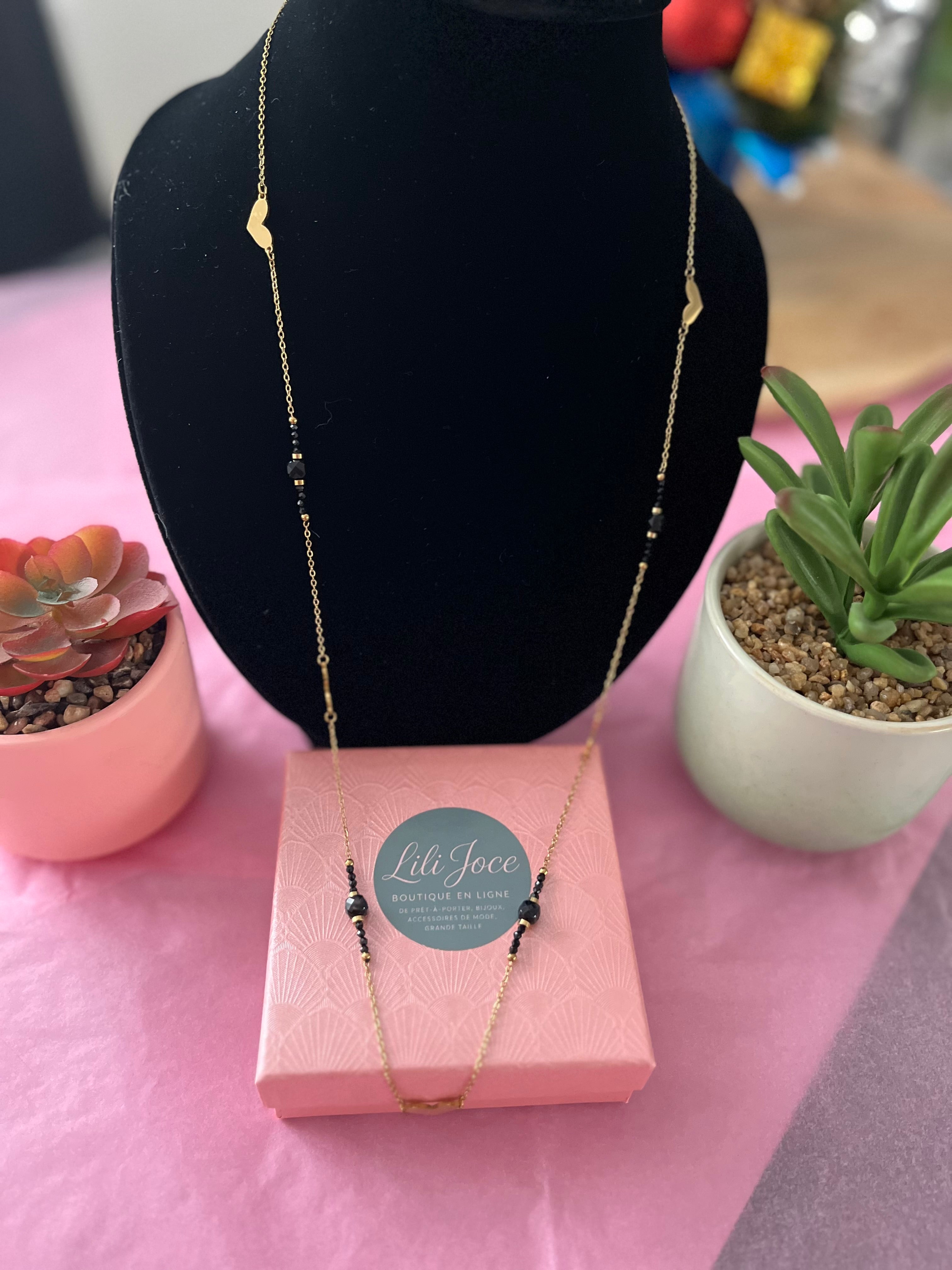 Collier Sautoir Dorée Avec Perles Noires et Cœur