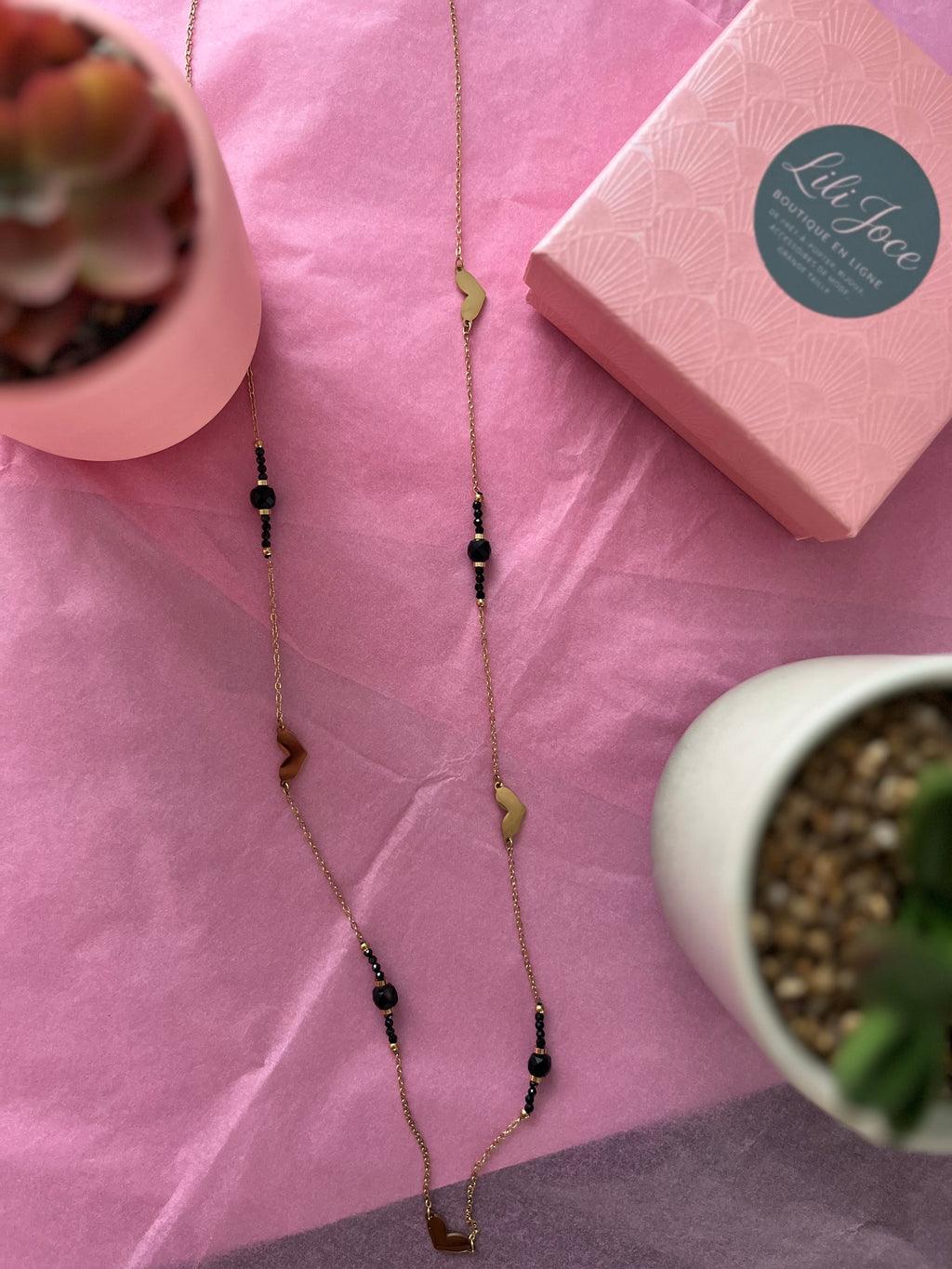 Collier Sautoir Dorée Avec Perles Noires et Cœur