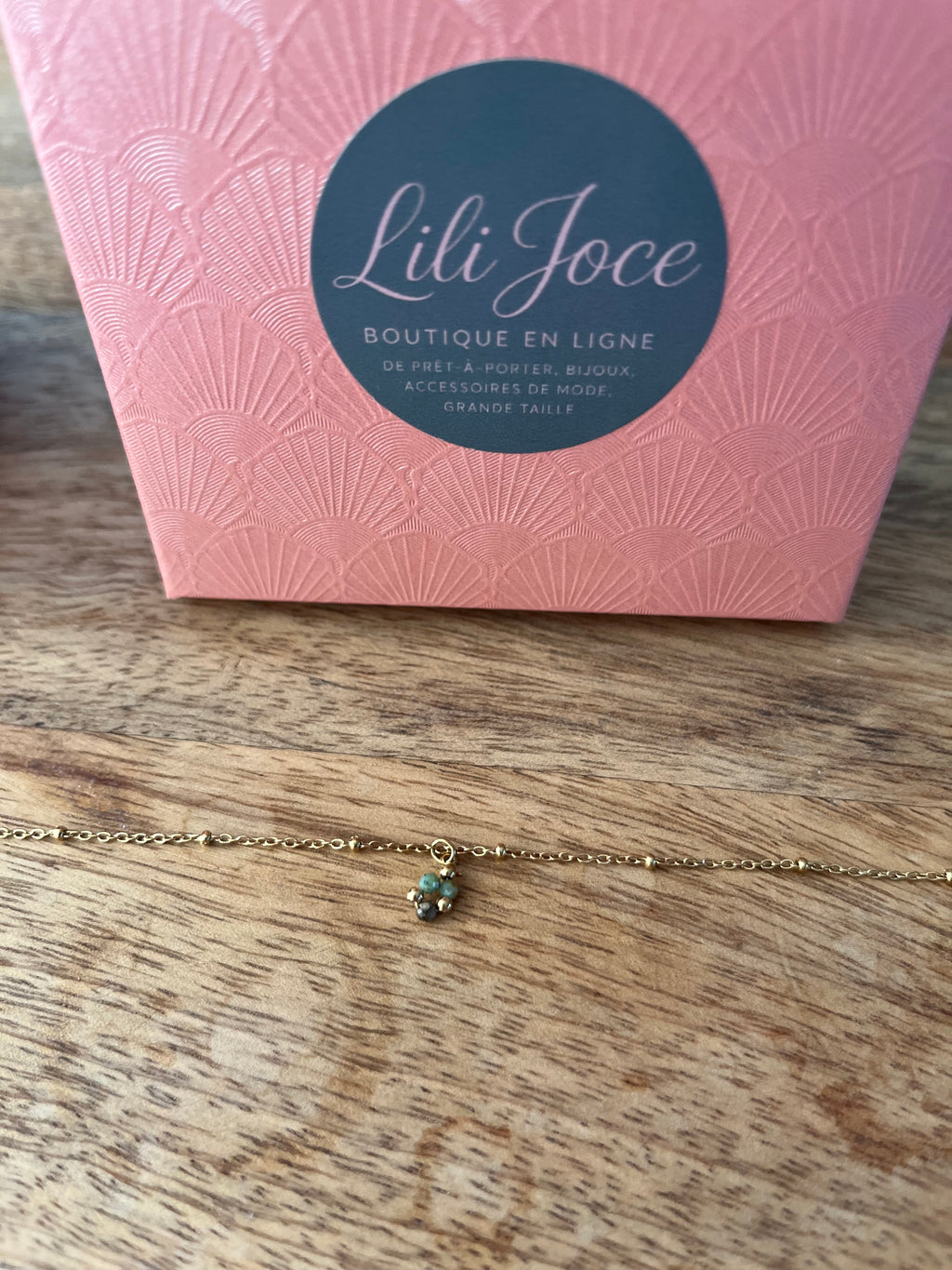 Bracelet doré avec turquoise d’Afrique – Élégance et énergie