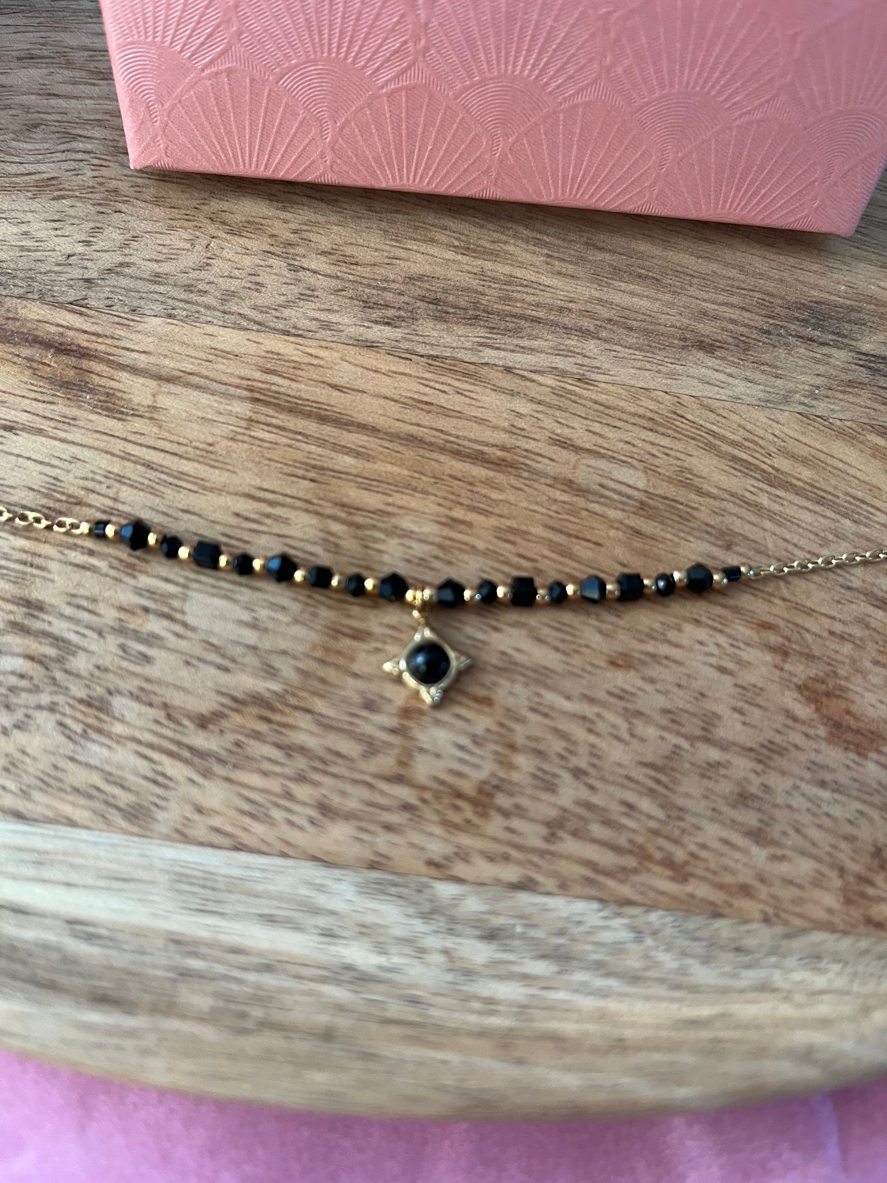 Bracelet noir et doré – Étoile centrale et pierre noire