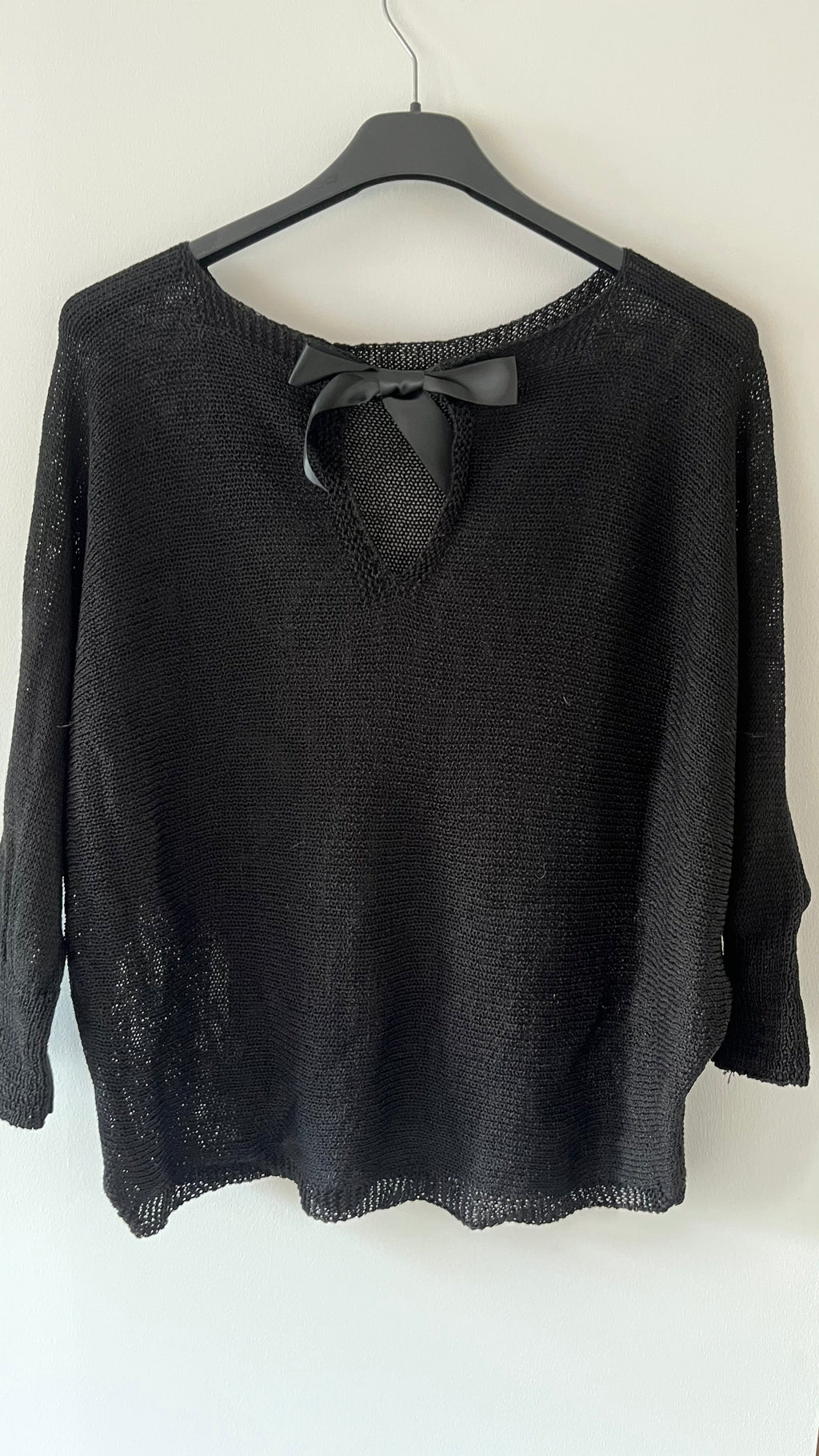 Pull maille fine avec nœud dos ouvert..