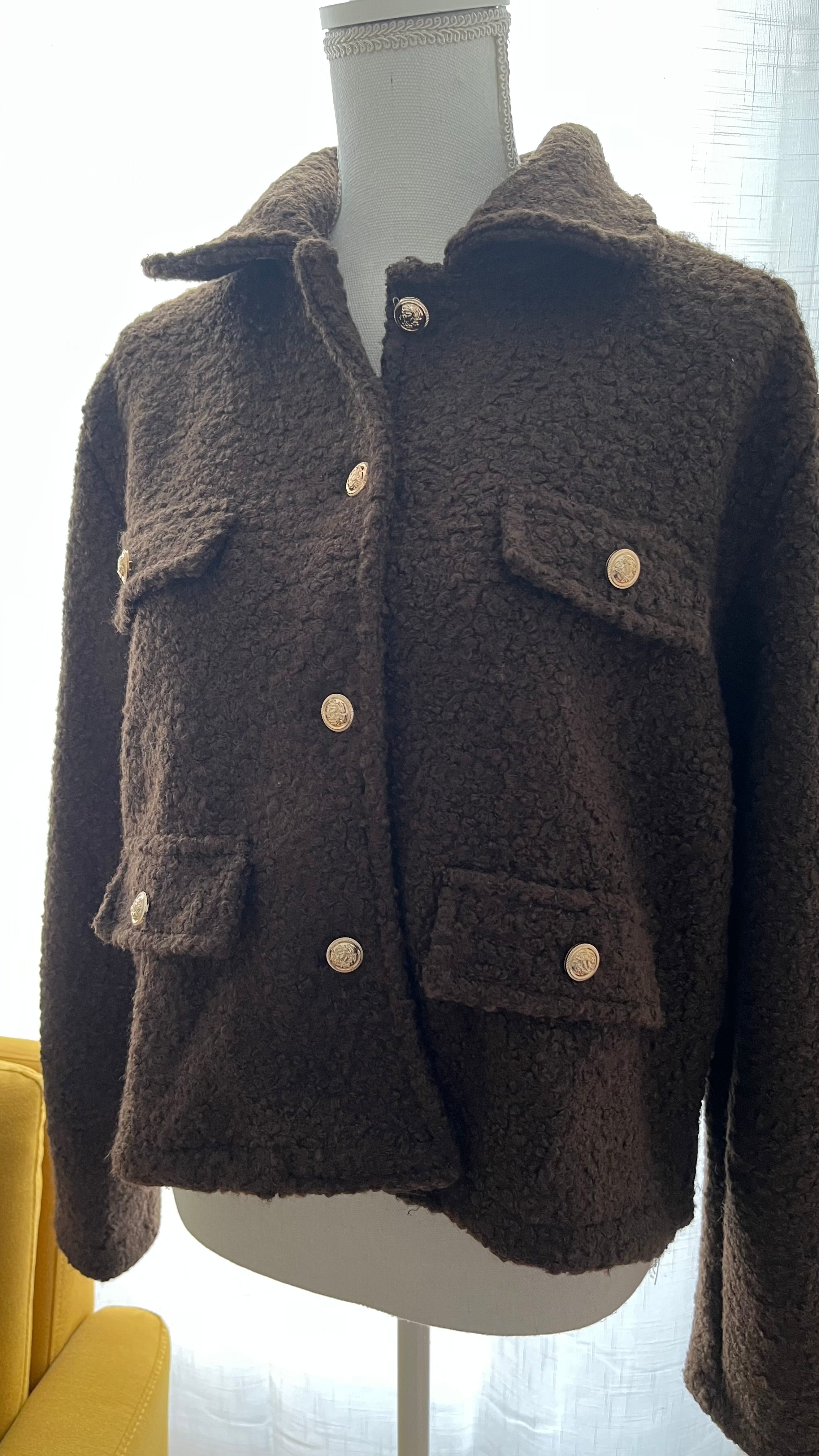 Veste en bouclettes à boutons dorés Taille unique
