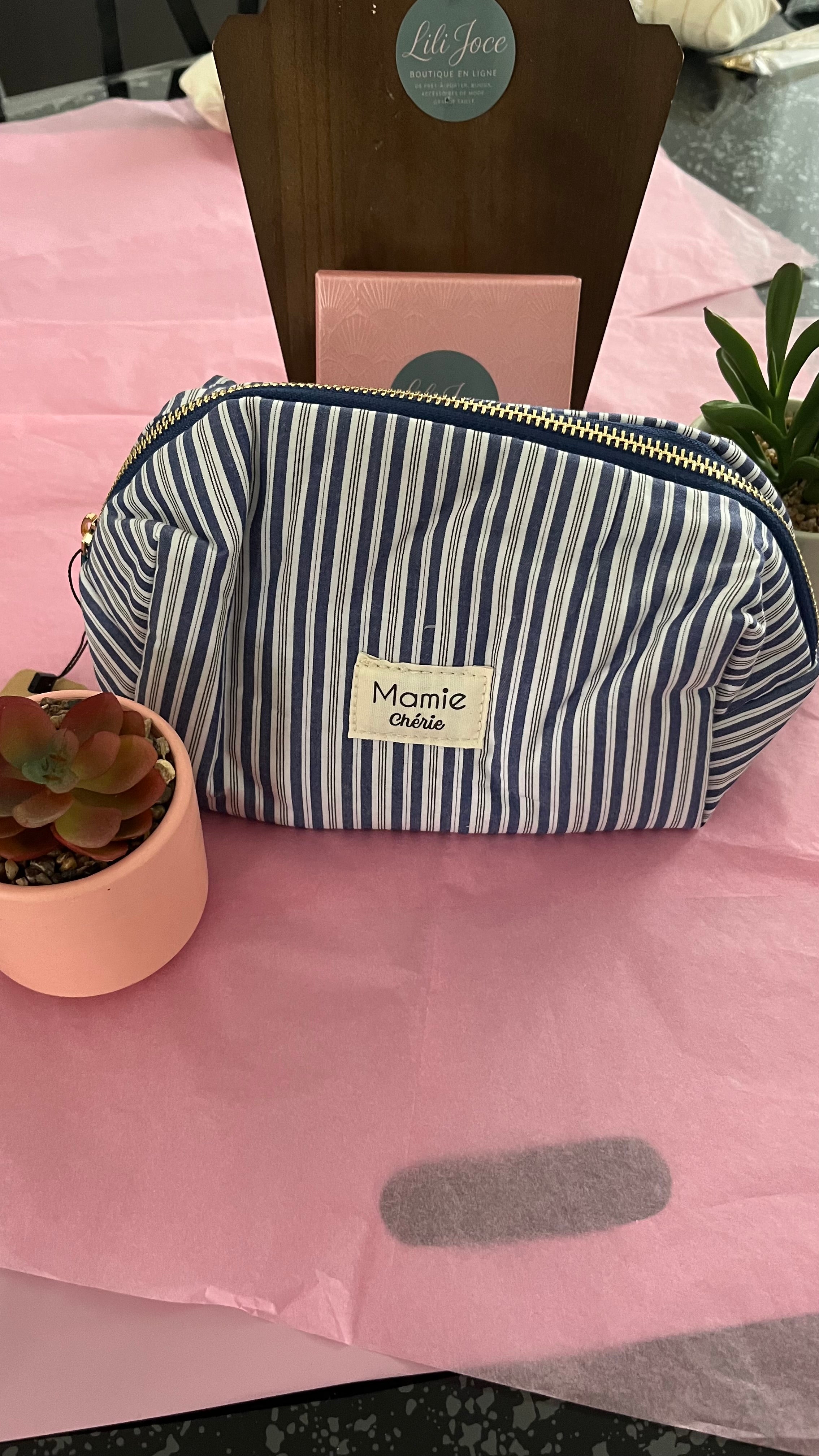 Trousse de toilettes "Mamie Chérie"