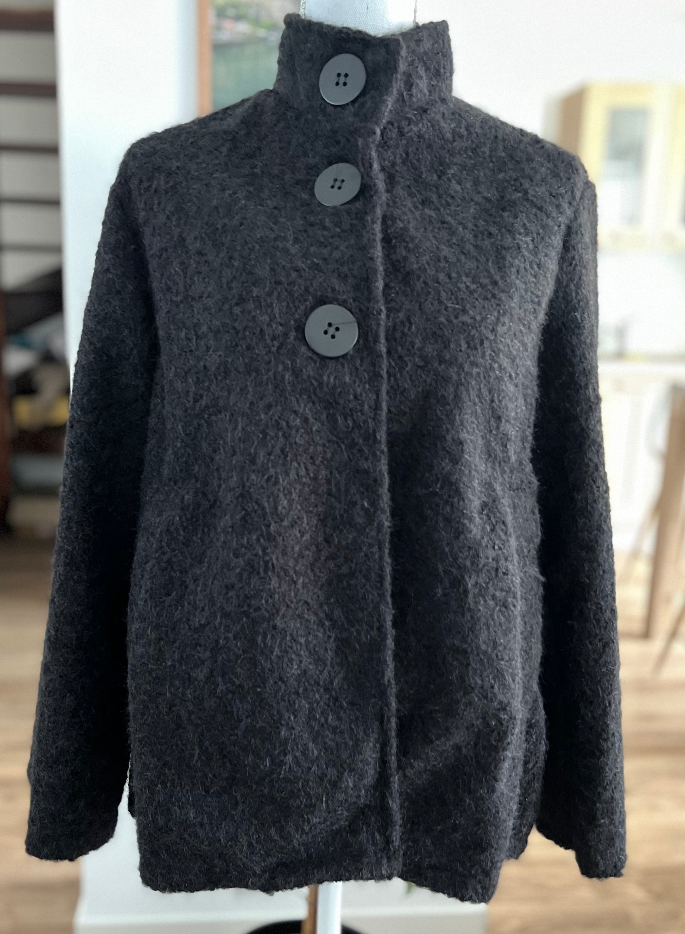 Veste style poncho en laine bouclée