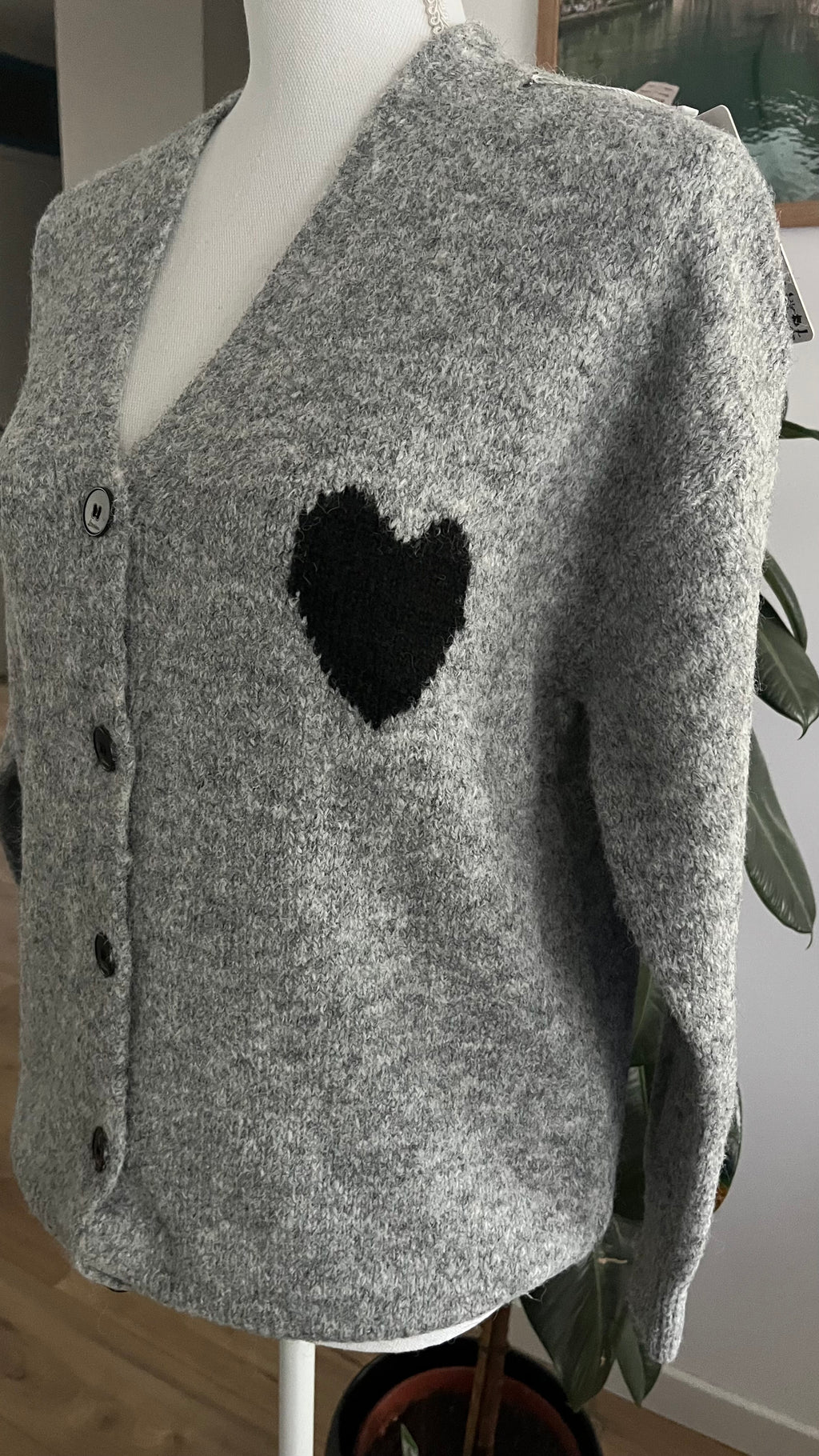 Cardigan en laine et matière recyclée avec cœur