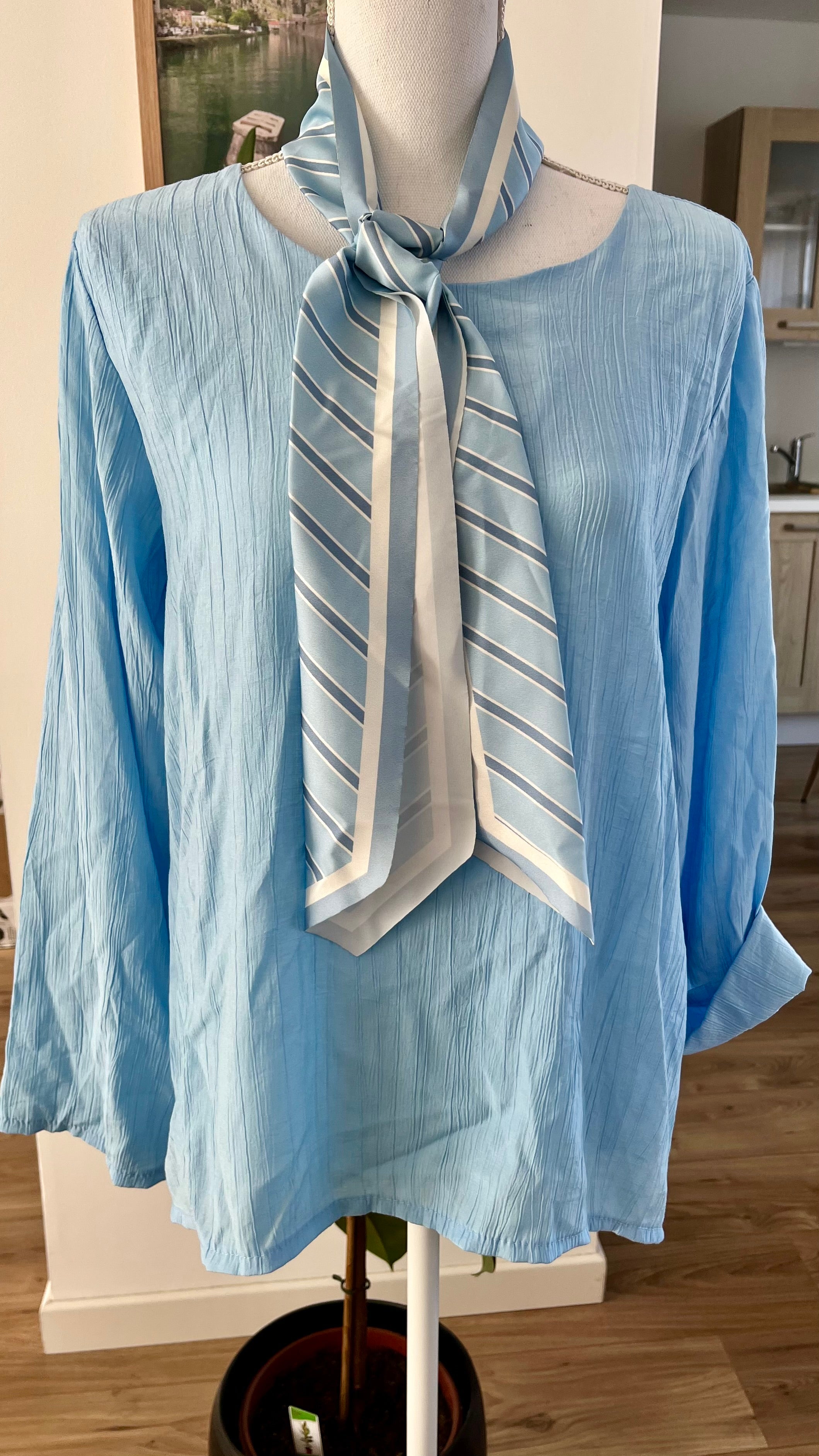 Blouse "Carole" avec écharpe satinée