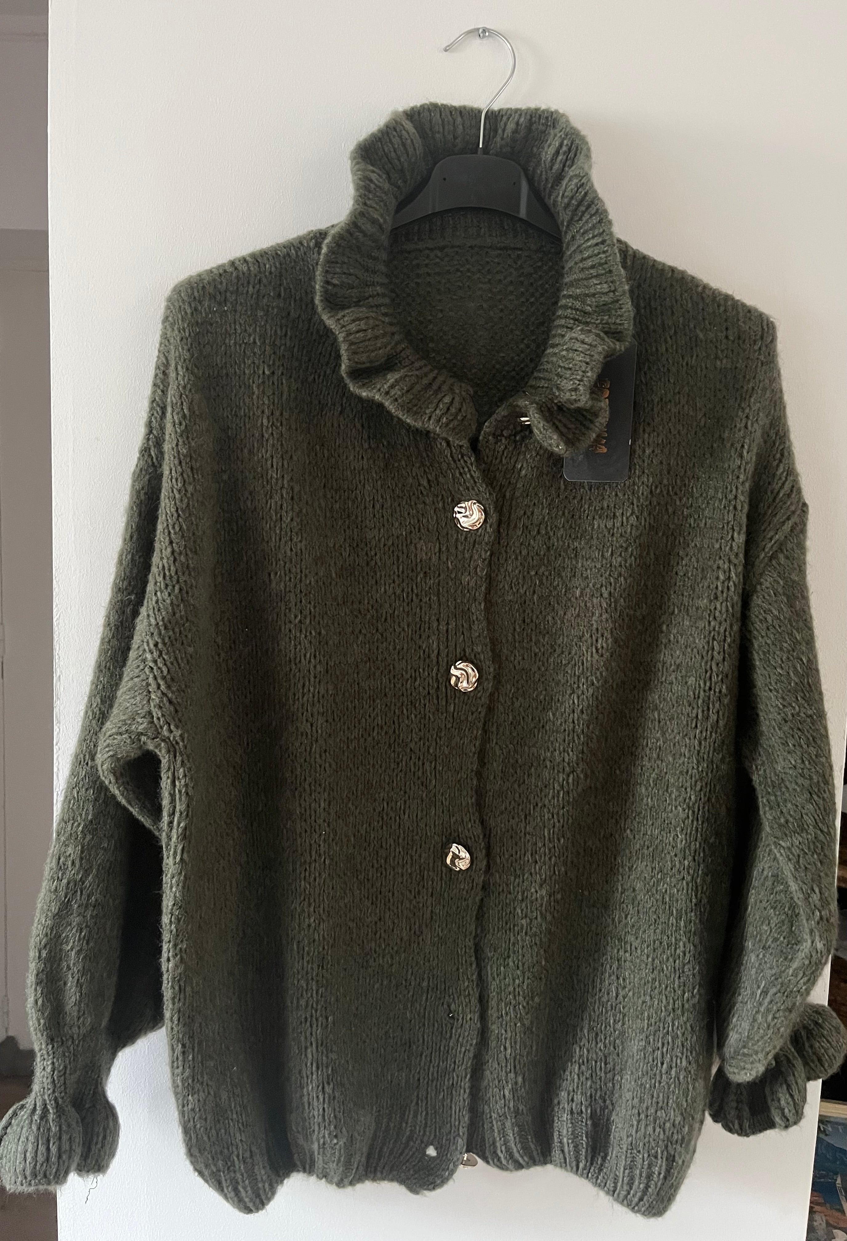 Gilet à col volanté et manches bouffantes