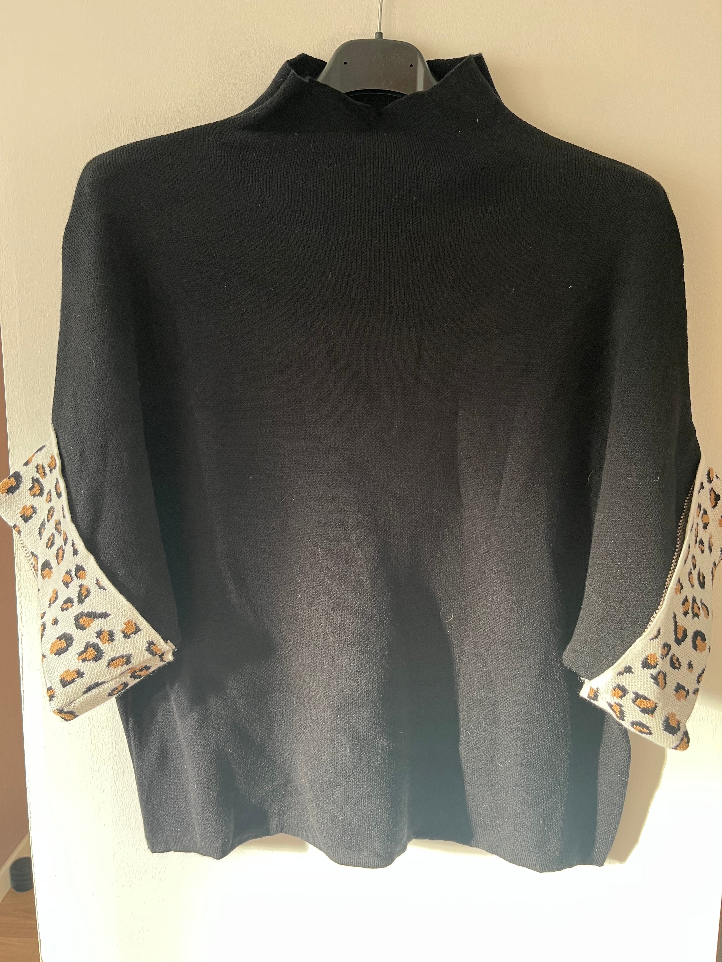 Pull col montant à manches revers léopard