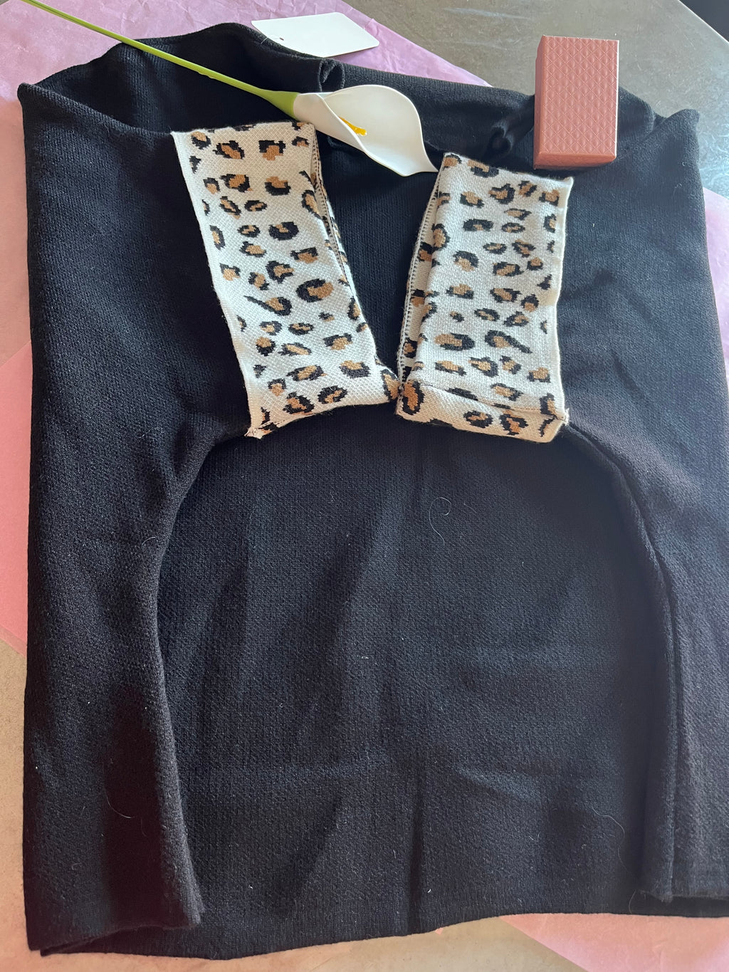 Pull col montant à manches revers léopard