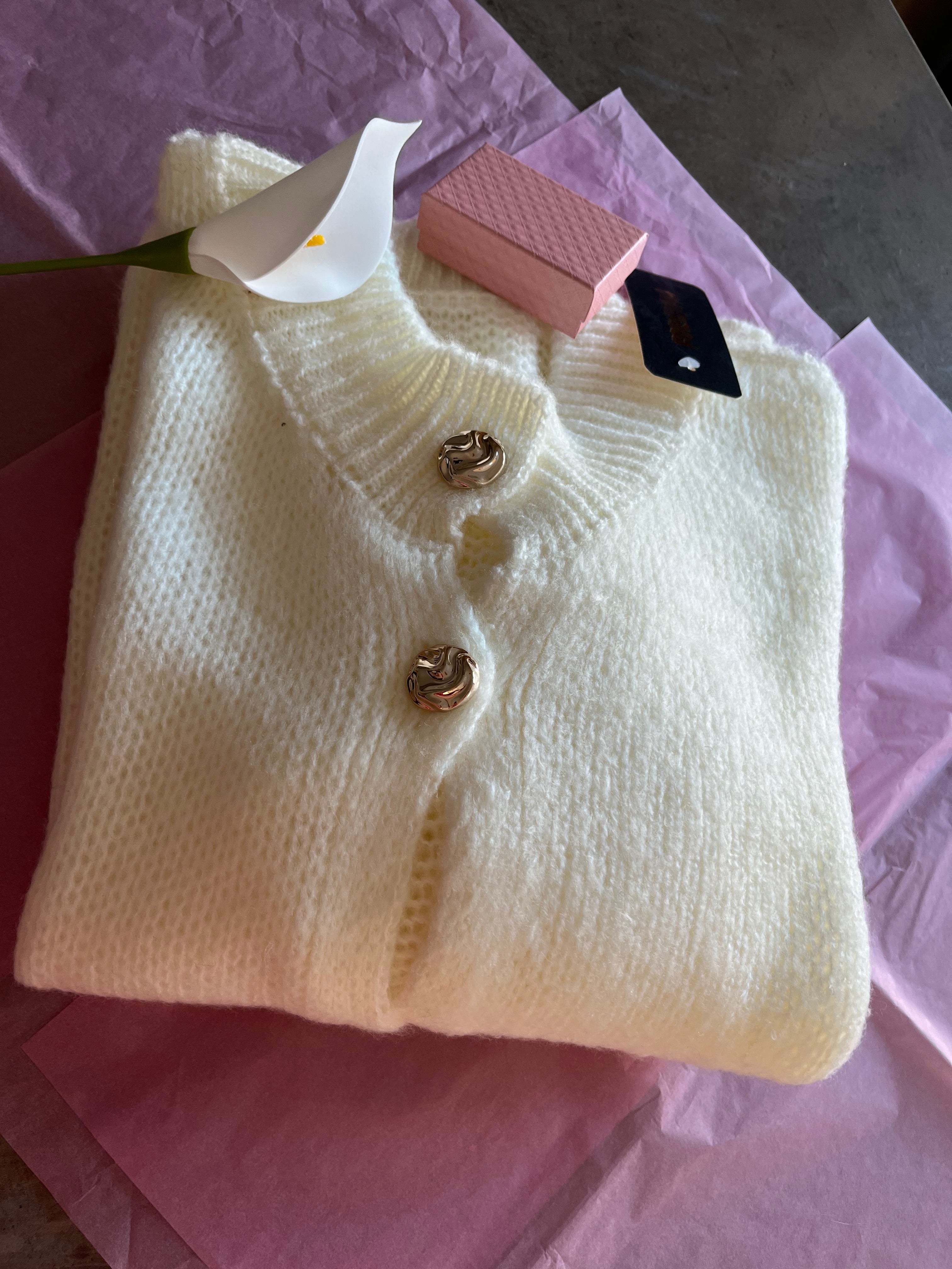 Gilet à col volanté et manches bouffantes