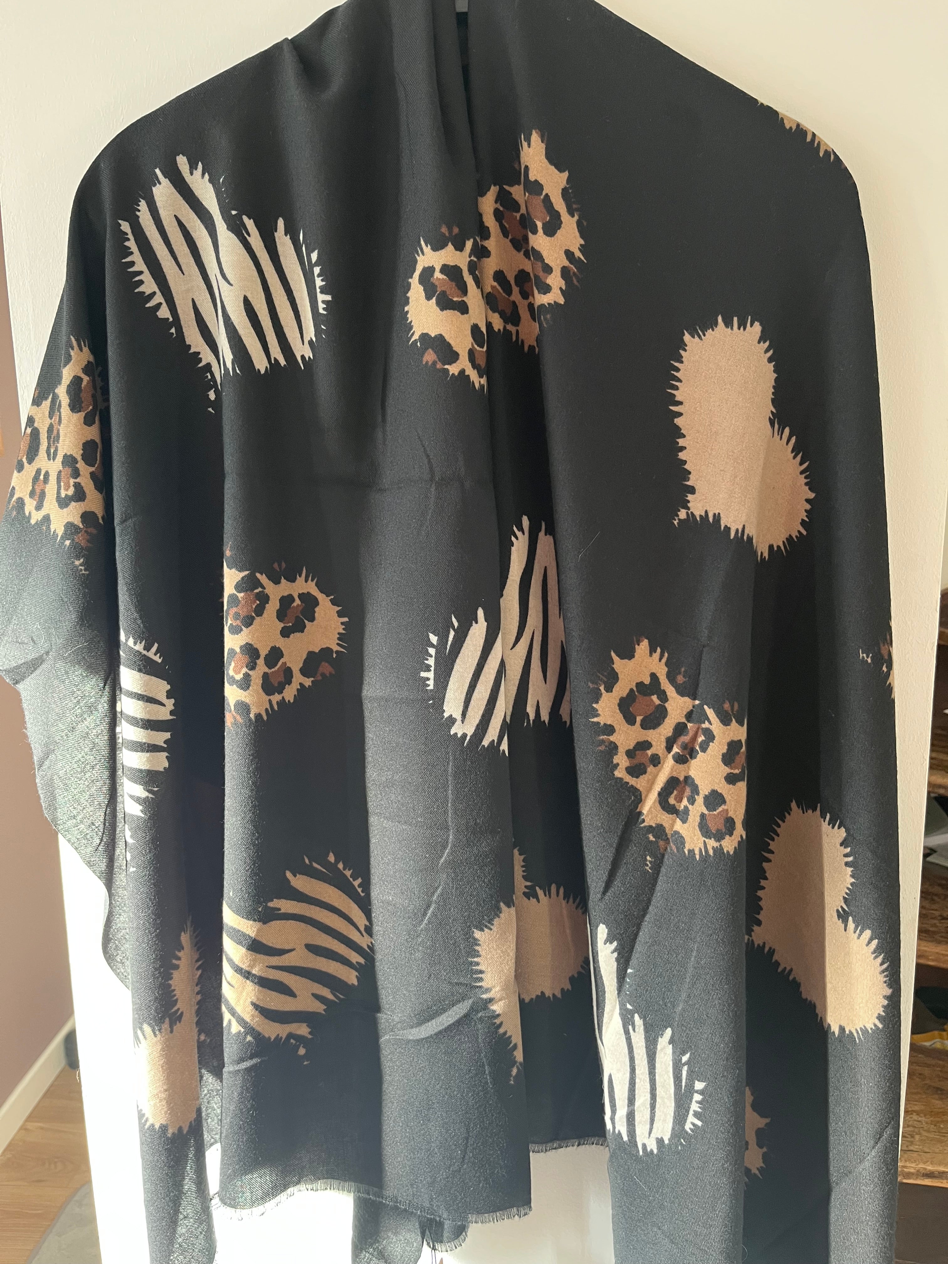 Echarpe Imprimé Cœurs Léopard