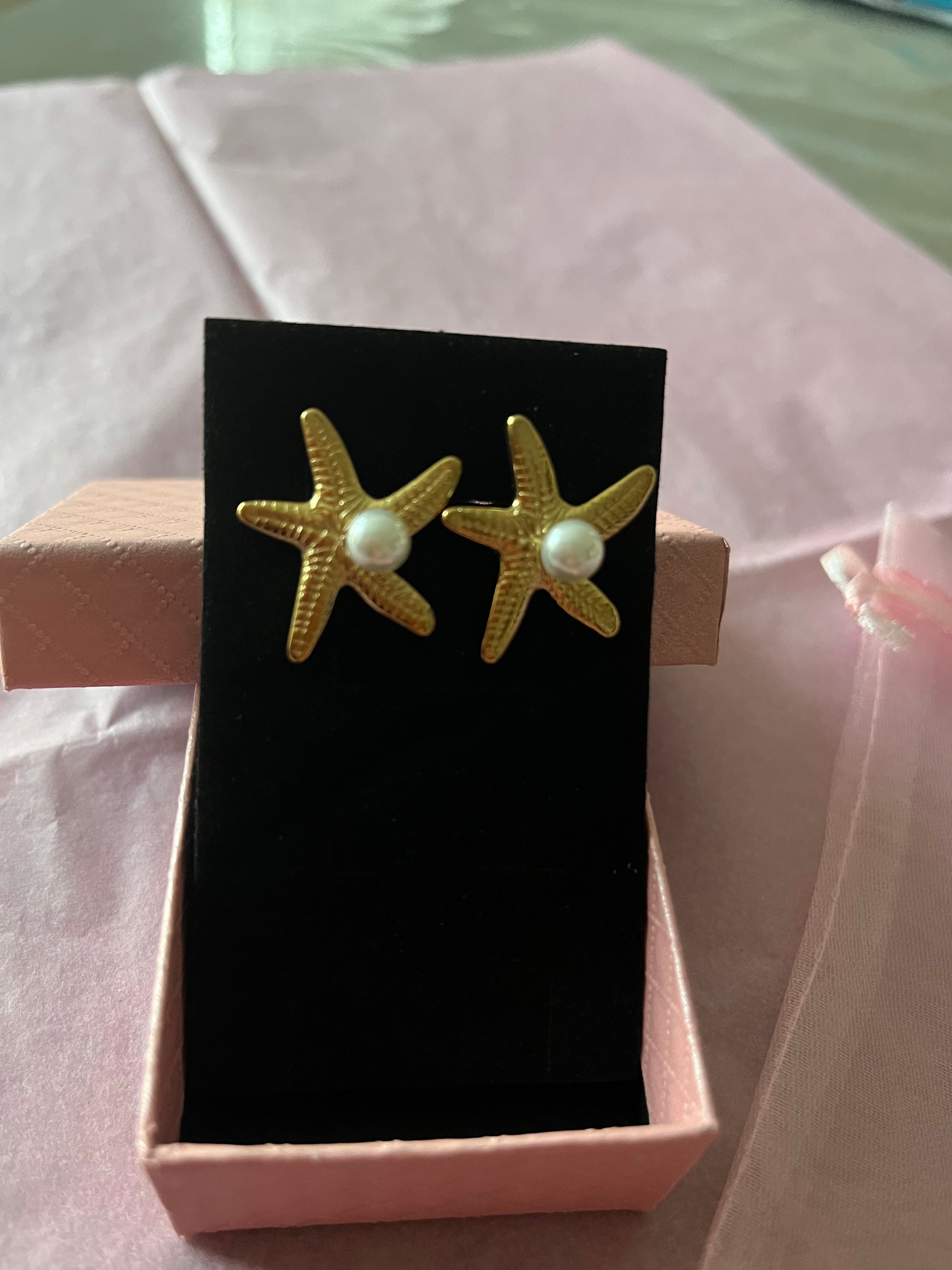 Boucles d'oreilles dorées étoile de mer avec perle