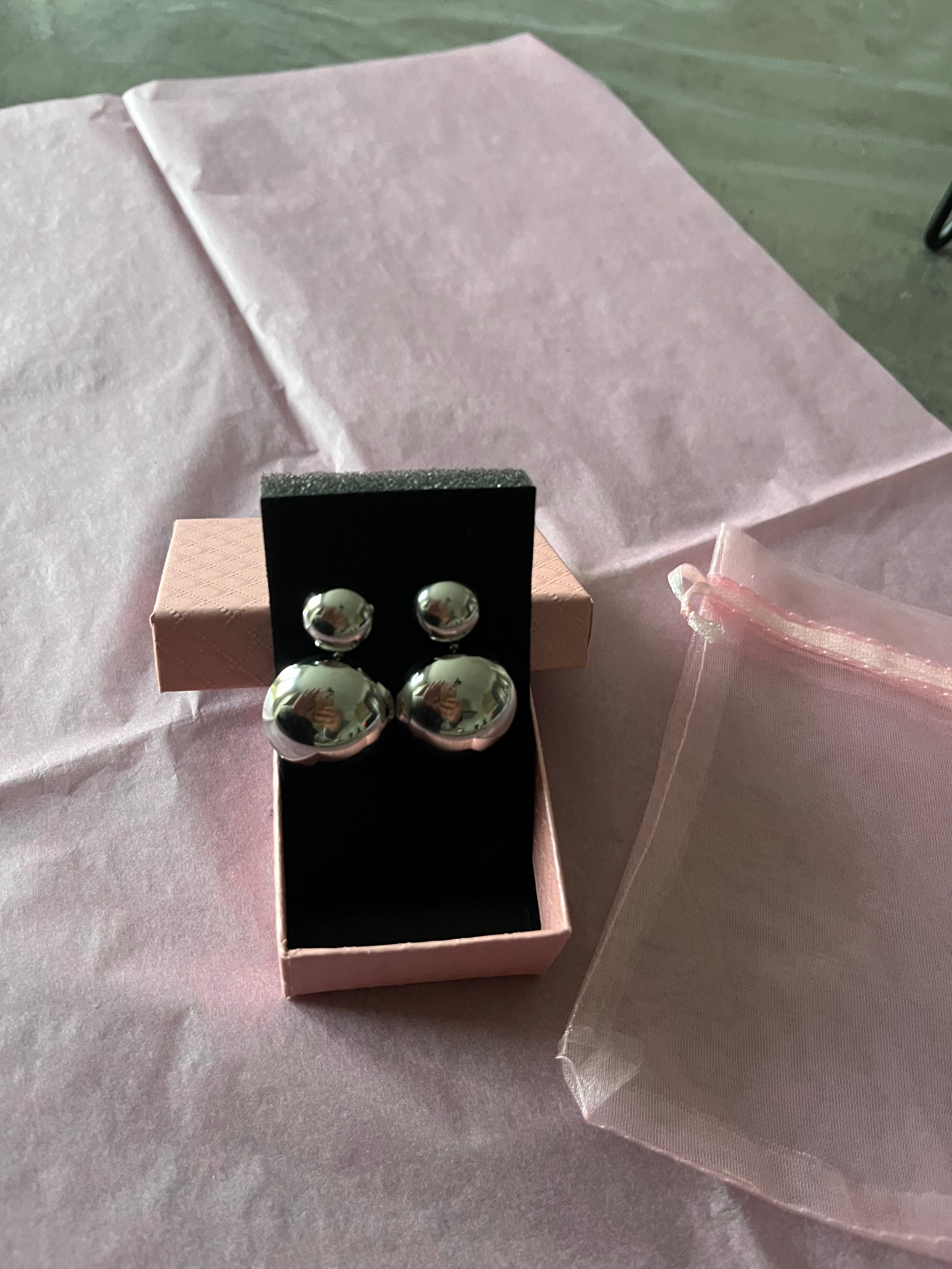 Boucles d'Oreilles Argentées Double Hémisphères Brillants