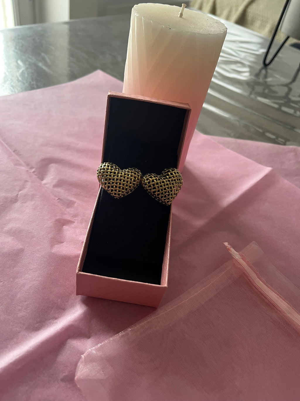 Boucles d'oreilles dorées clous cœur cadrié