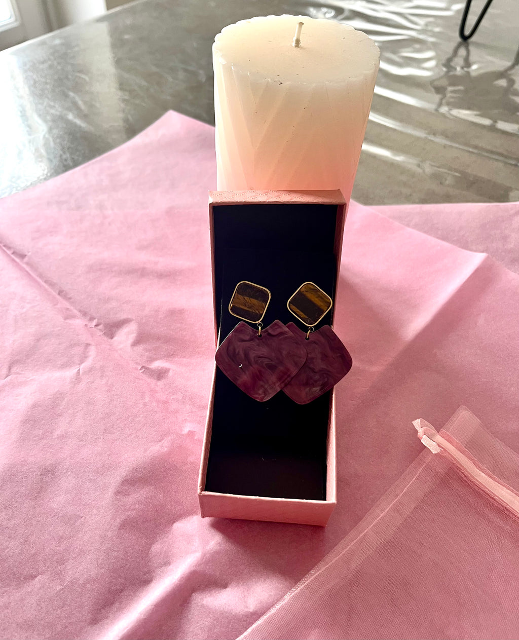 Boucles d'Oreilles Dorées Double Plaques Losanges Œil de Tigre Et Violet