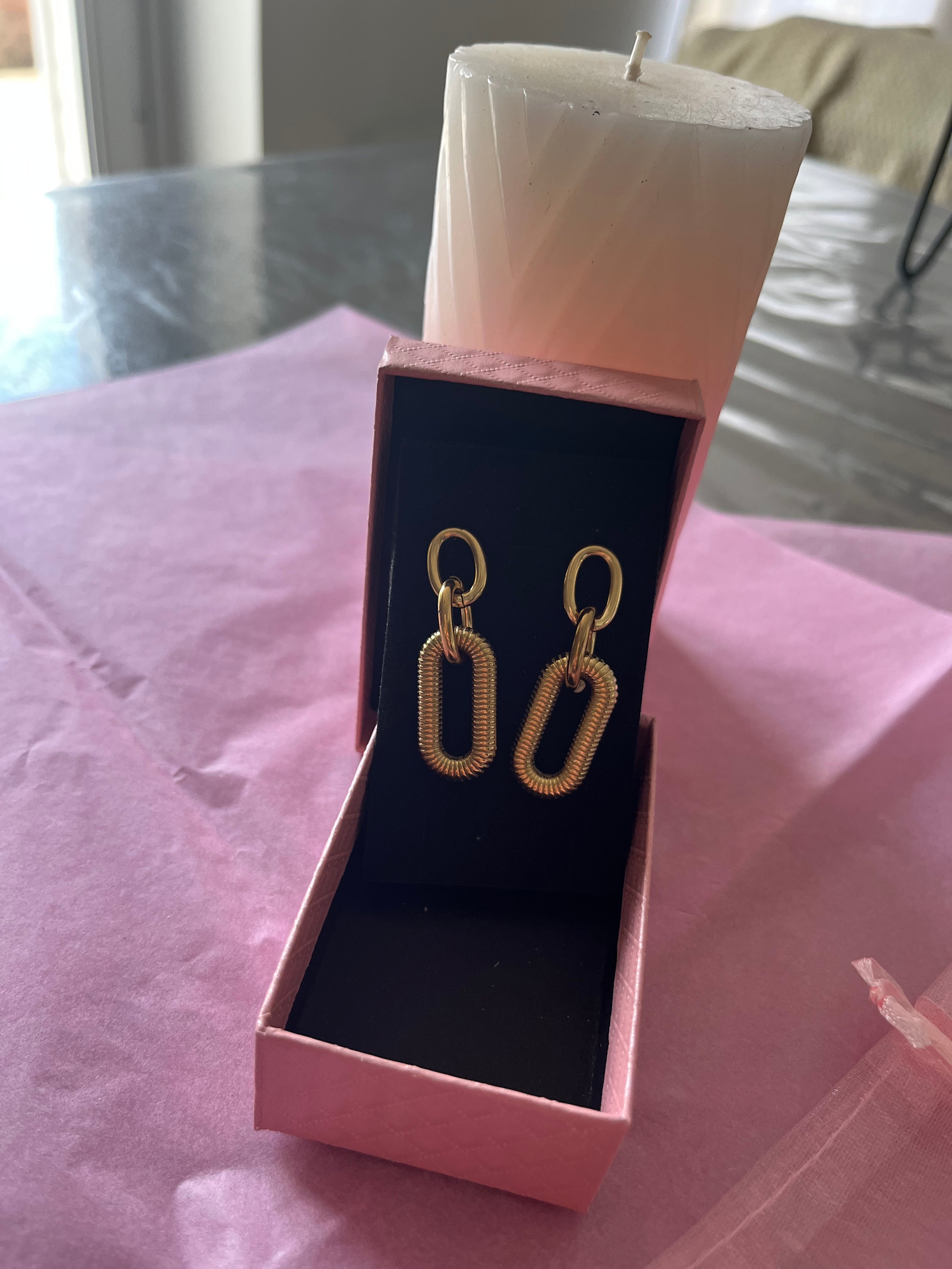 Boucles d'oreilles dorées pendantes chaines texturés