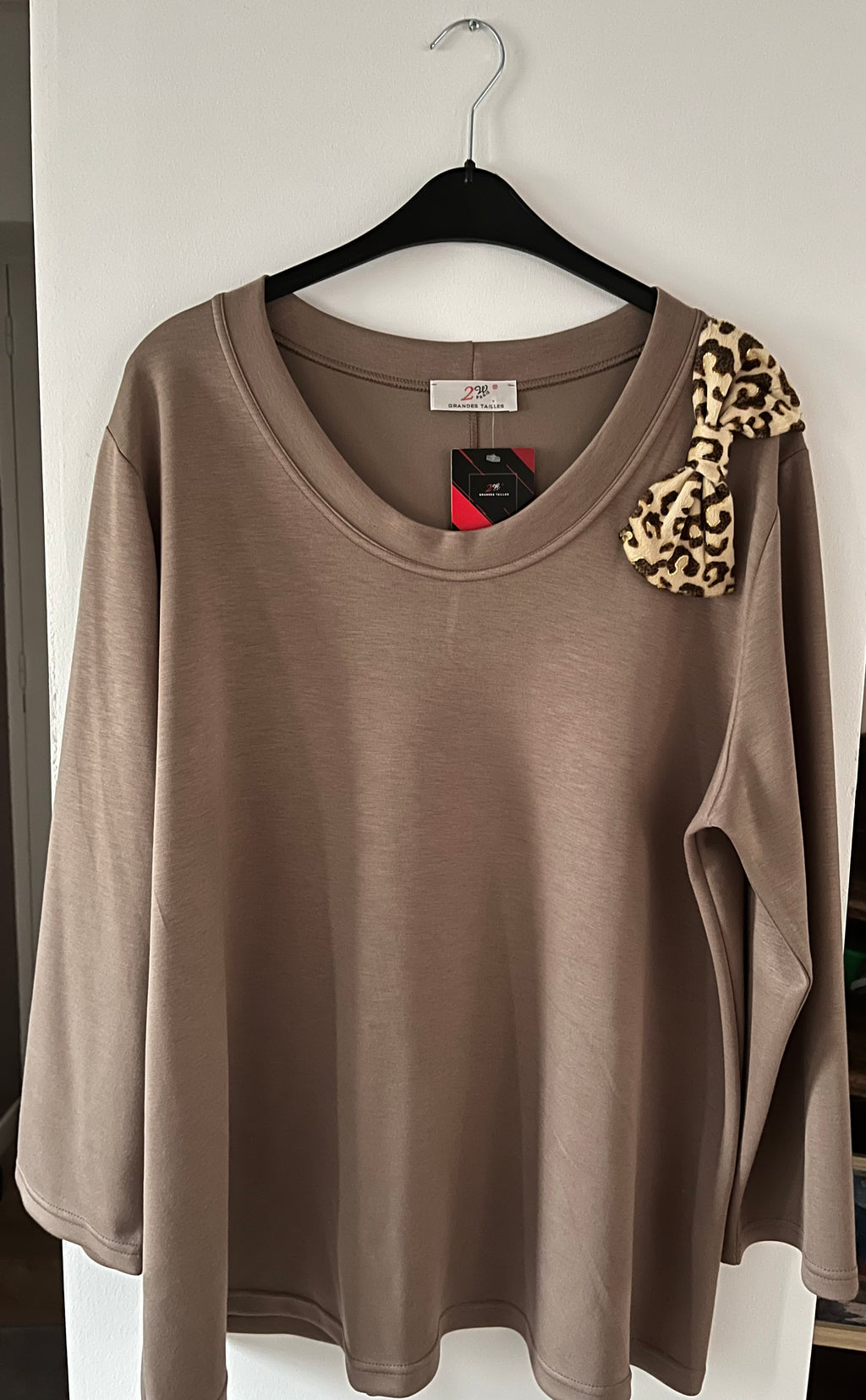 Sweatshirt Taupe avec Nœud Léopard