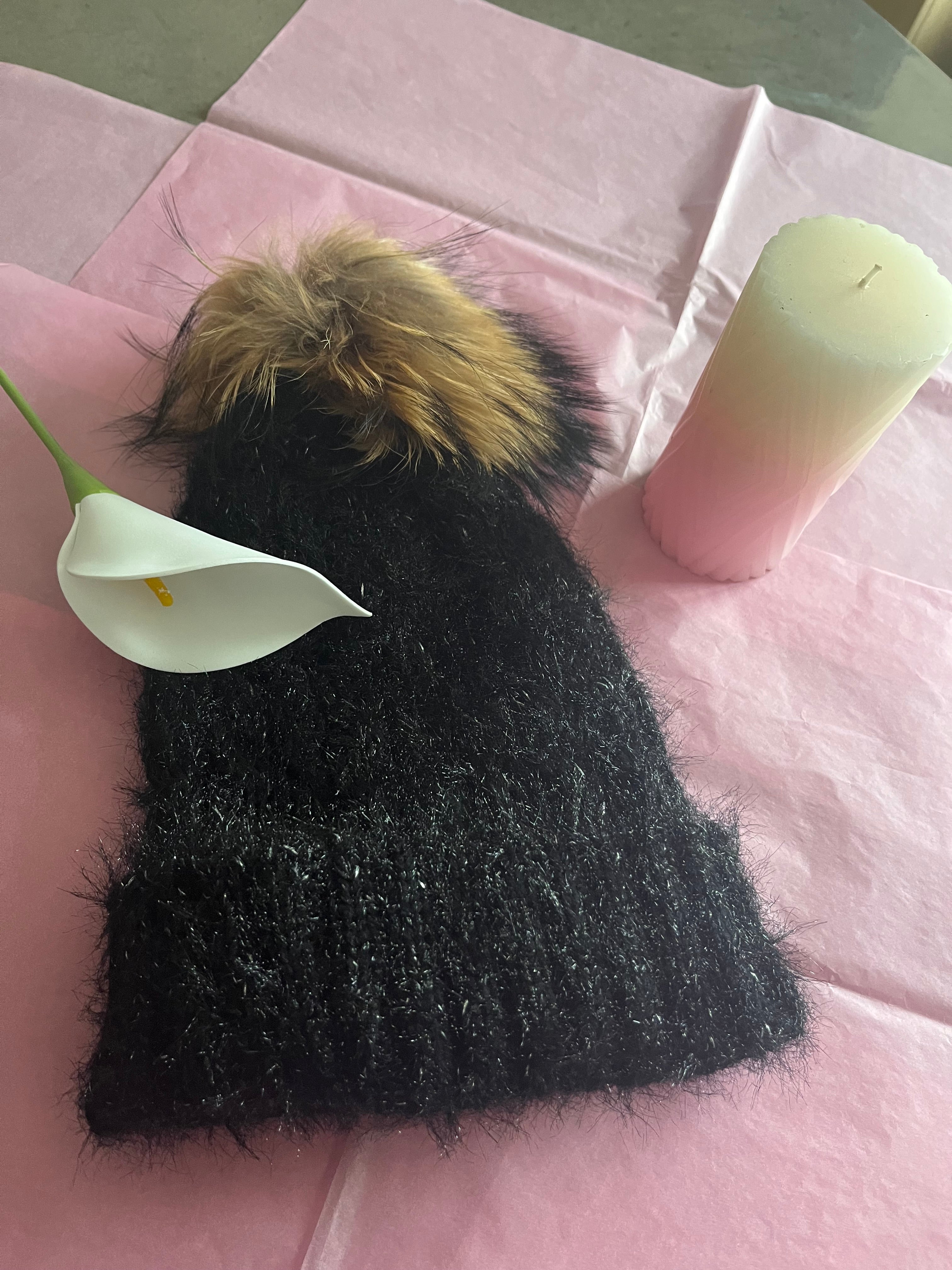 Bonnet noir et Pompom