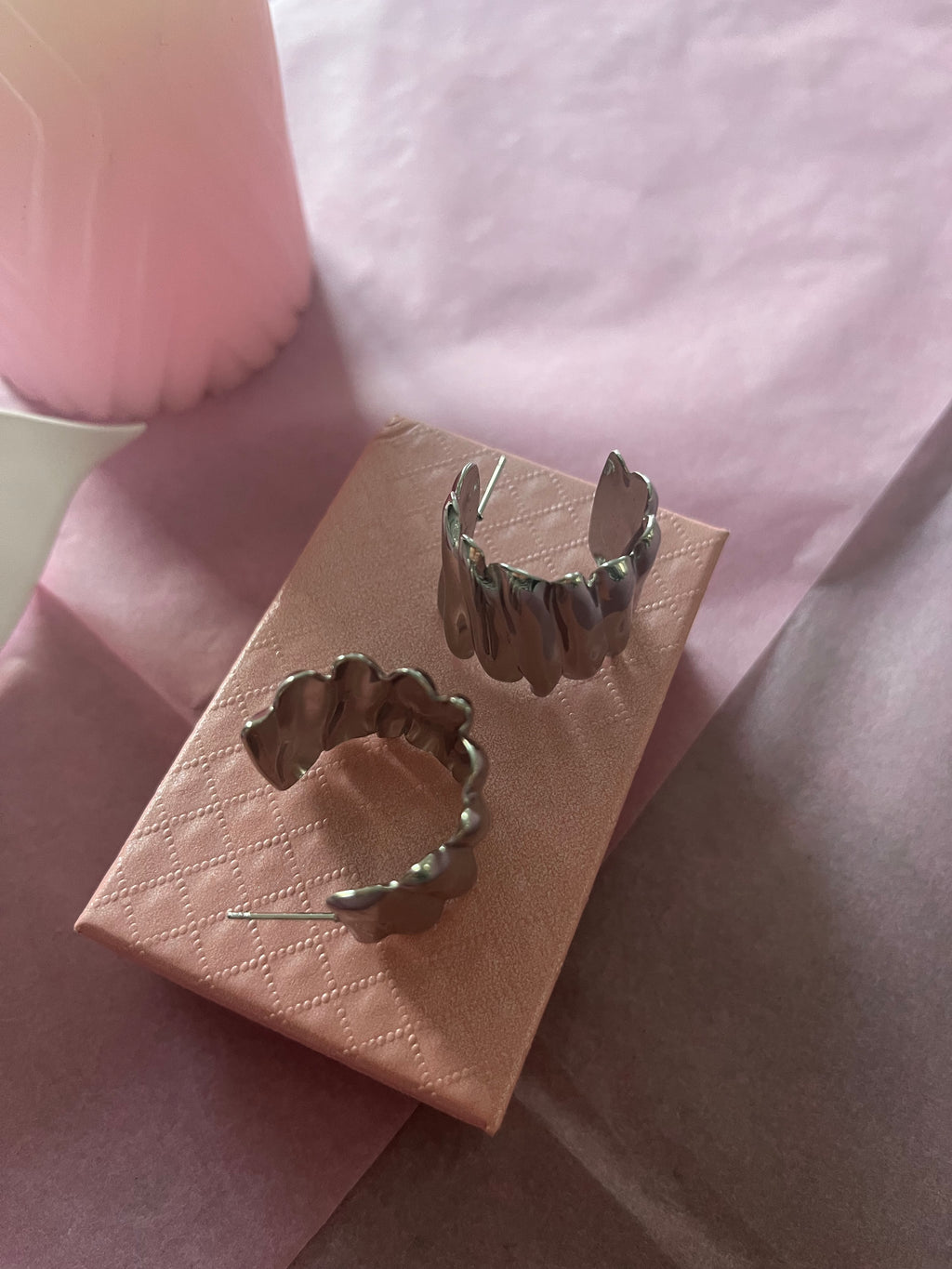 Boucles d'oreilles créoles ouvertes argentées épaisses lisses